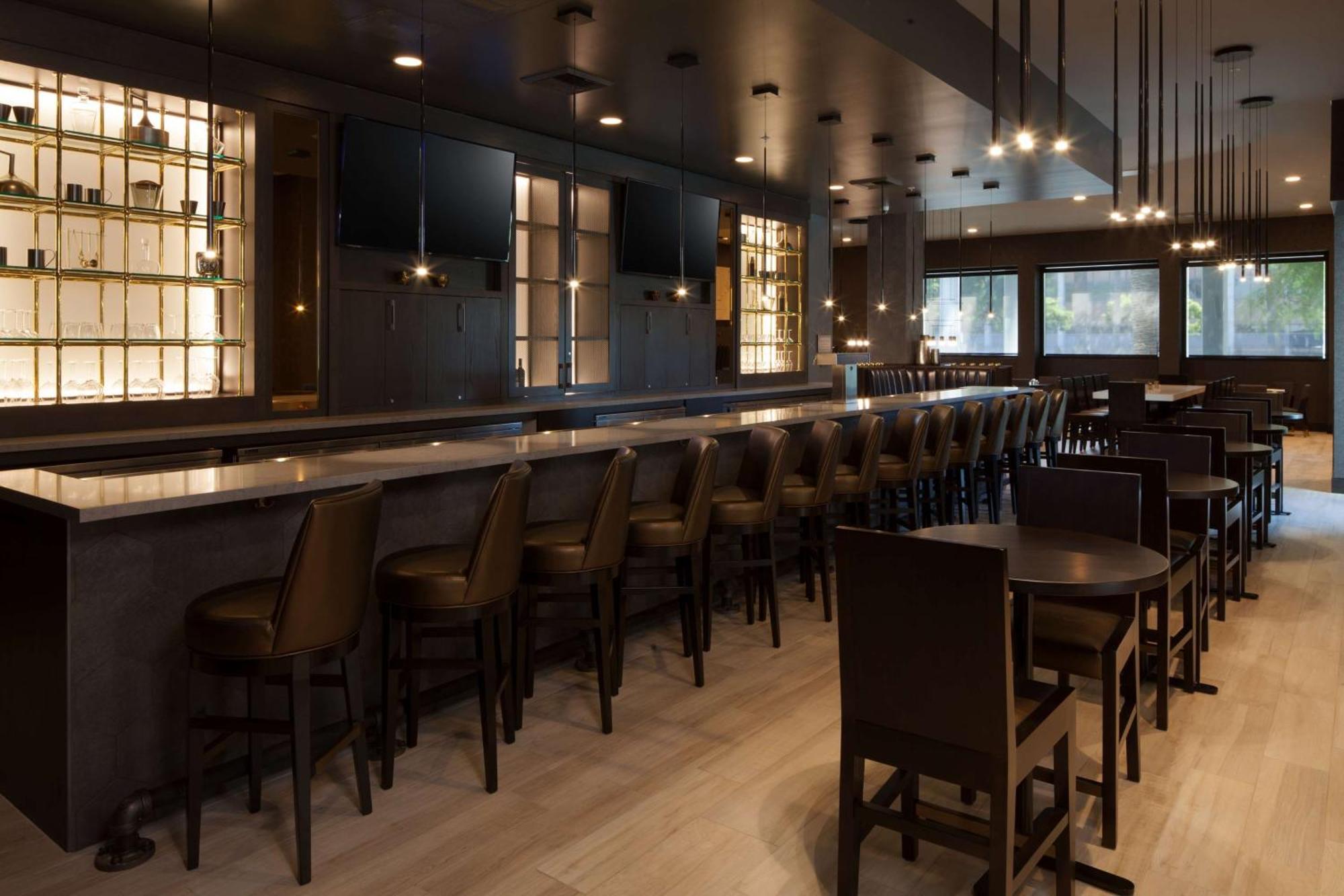 Hotel Homewood By Hilton Angeles International Airport